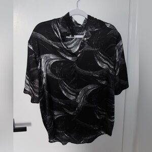 Black and White Abstract Patterned Top
FREE SHIPPING ★